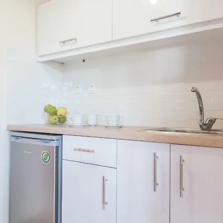 Nikos & Vivi Apartament *